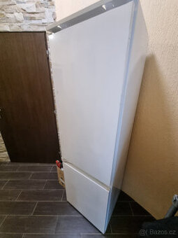 Darují za odvoz  vestavnou ledničku Whirpool