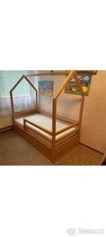 Detska domečkova postel