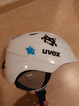 Prodám pěknou dětskou lyžařskou helmu UVEX