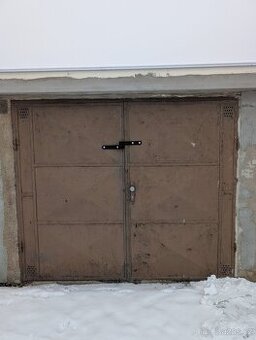 Garážová vrata, plechová, šířka 239cm, výška 198cm