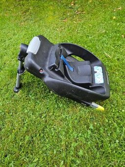 Prodám Isofix do auta + vajíčko maxi cosi
