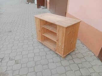 Dřevěná skříňka