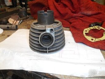 stadion válec motoru