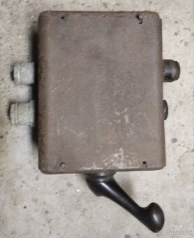 Prodám vypínač/prodám starý vypínač/prodám vypínač na pilu
