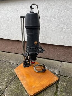 Zvětšovací přístroj.