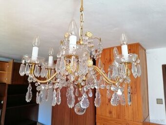 Lustr šestiramenný.