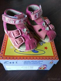 Sandálky Essi velikost 20 růžové