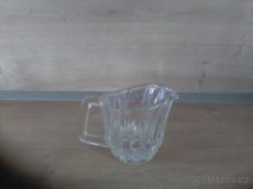 Pěkný skleněný broušený džbánek - 1