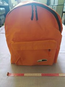 Oranžový batoh