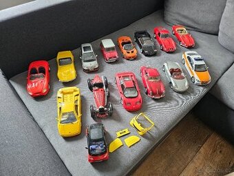 Modely 1:18