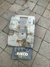 Iveco EUROCARGO 120E23 pravý přední blatník 8142637