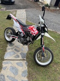 Prodám motarda husqvarna sm 610 ke