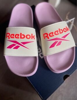 Pantofle Reebok 38,5