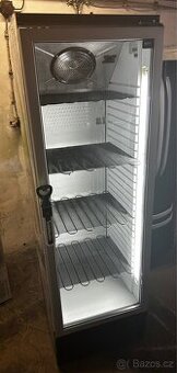 Prosklená chladicí vitrína 180cm a++