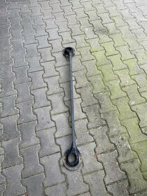 Škoda Felicie rozpěrka tlumičů v motoru - 1