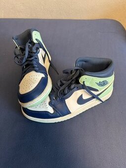 Jordan 1 mid, vel. 44,5