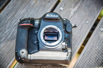Digitální zrcadlovka Nikon D4S s rozlišením 16,2 MP (pouze t