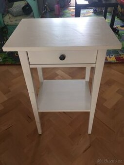 Noční stolek Ikea Hemnes