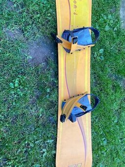 Starý Snowboard a boty