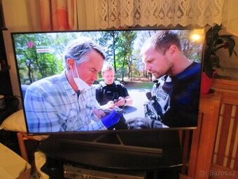 Philips s podsvícení+STOJAN na zeď uhl. 110cm