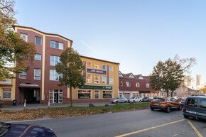 KOLÍN - PRONÁJEM VÍCEÚČELOVÝCH PROSTOR U FREKVENTOVANÉ KOM