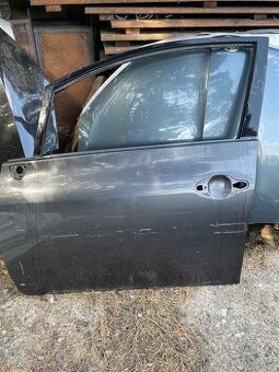 Toyota auria dveře