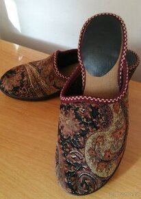 dámské kvalit.domácí  pantofle na klínu, vel. 39