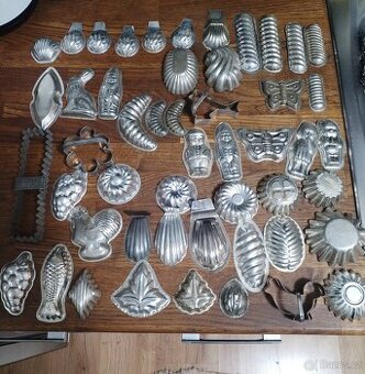 Formičky na cukroví staré.