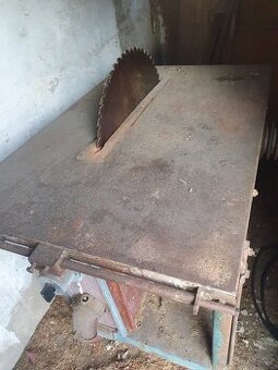 Cirkulárka na opravu. Bez motoru.