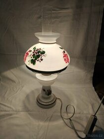 Retro lampa petrolejka na elektřinu