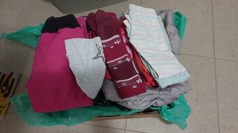 Obleceni holka cca 3-4 roky