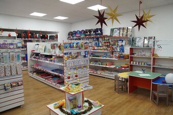 Vybavení obchodů, pokladna, regály