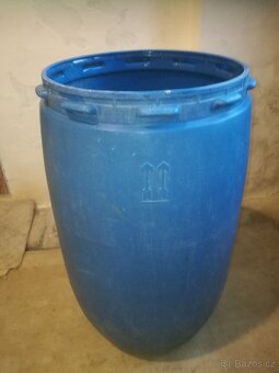 Prodám plastový sud na vodu 120 litrů modrý, používaný