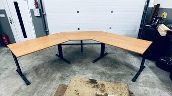 Veliký rohový kancelářský stůl