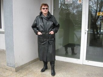 Prodám dlouhý dámský kožený kabát černé barvy vel. 48