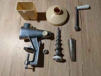 Retro šnekový odšťavňovač