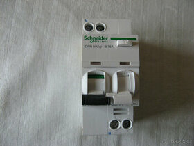 Proudový chránič s jističem 16A, SCHNEIDER