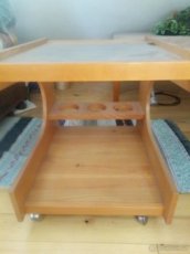 Servírovací stolek