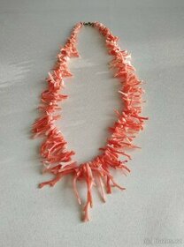 Prodám náhrdelník z růžových korálů