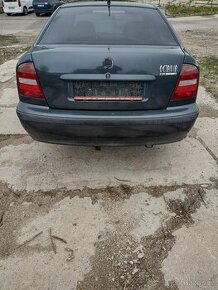 Škoda Octavia 1  zadní naraznik a jiné dily, - 1