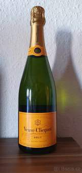 Moët & Chandon Ice Imperial Rosé + Veuve Clicquot brut