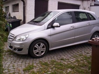 Mercedes-Benz B180 i