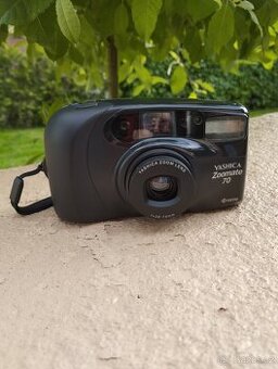 Yashica Zoomate 70 - 1