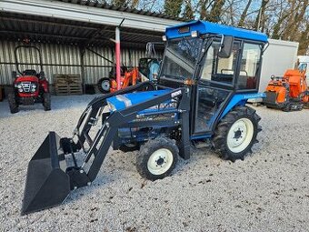 malotraktor Iseki TA215 4x4 s kabinou a čelákem