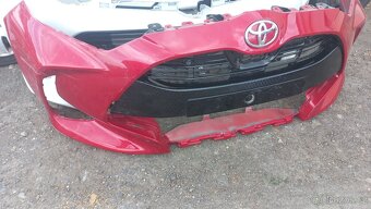 Toyota yaris přední naraznik