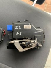 Zámky zadních dveří audi A8