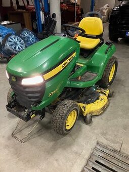 Zahradní traktůrek John Deere