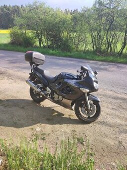 SUZUKI GSX 750 F