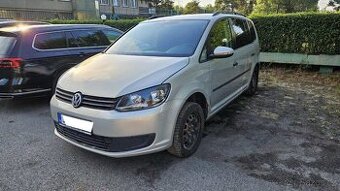 Prodám VW Touran 2012 na dily nebo na opravu zadřený motor