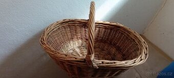 Proutěné košíky-tři za 300,-Kč